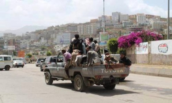 لسبب غير متوقع .. الحوثيون يختطفون العشرات من المواطنين في هذه المدينة!