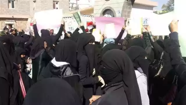 انتفاضة ضد مليشيا الحوثي وخروج مظاهرات منددة بفساد قياداتهم في هذه المحافظة !