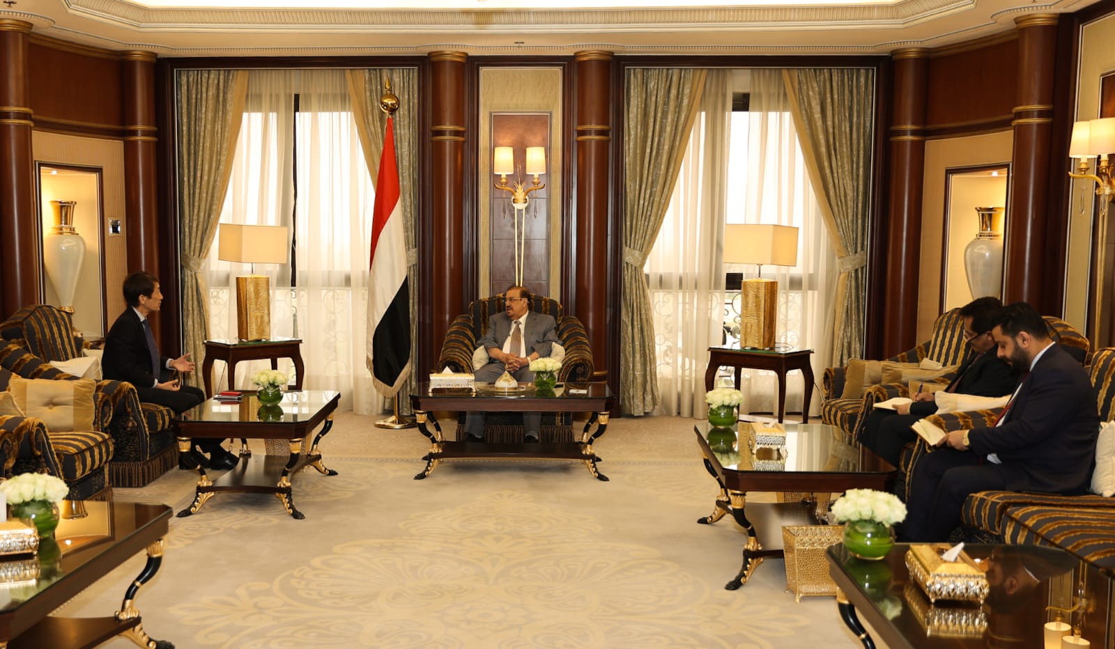 رئيس مجلس النواب يبحث مع القائم باعمال السفير الياباني آفاق التعاون الإنمائي ودعم الجوانب الإنسانية