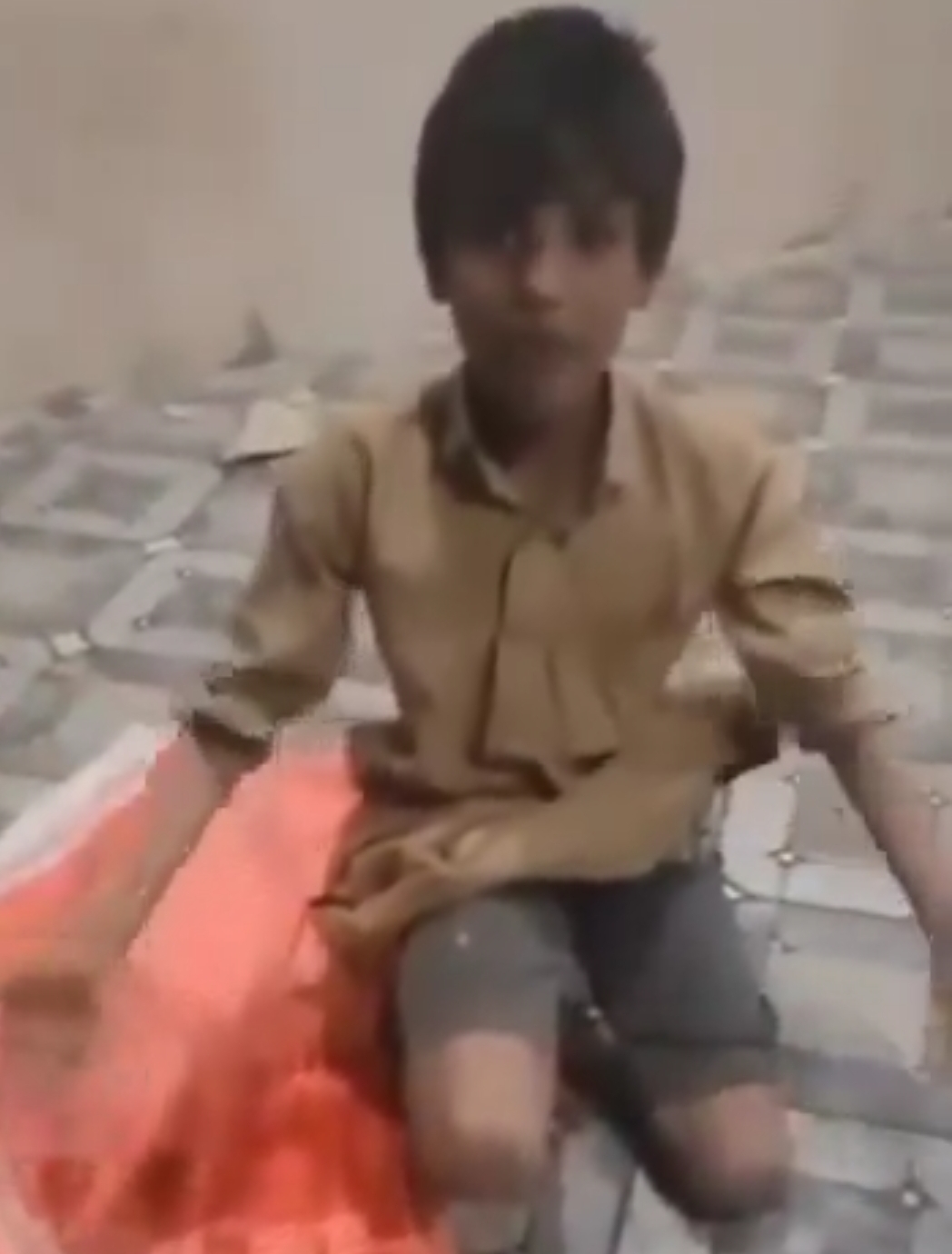 مليشيا الحوثي تُدرف دموع طفل بعد ان أقدمت على قتل والده والحكومة الشرعية تعلّق على الجريمة