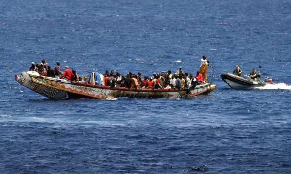 شبوة.. غرق 49 شخصا وفقدان العشرات بعد انقلاب قارب مهاجرين