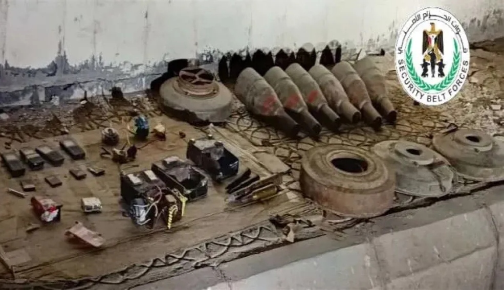 قوات الحزام الأمني تعلن عن العثور على عبوات ناسفة جاهزة للتفجير في عدن