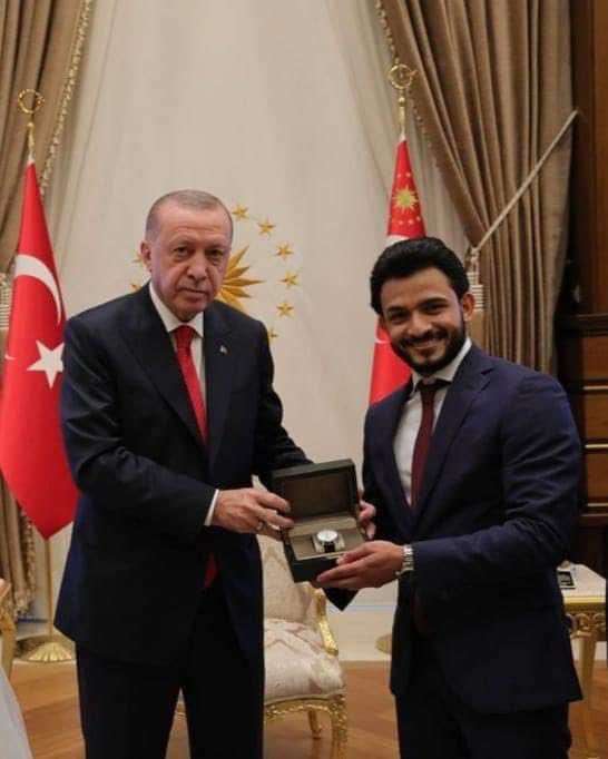 بحضور الرئيس أردوغان .. شاهد مجموعة من الصور لشاب يمني في حفل عقد قرانه على ابنة متحدث الرئاسة التركية
