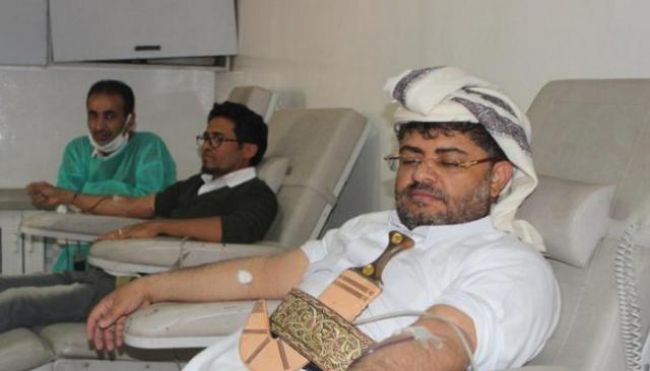 الحوثيون يقومون بهذا الفعل في شوارع العاصمة صنعاء لإنقاذ جرحاهم المصابون بجبهات مارب !