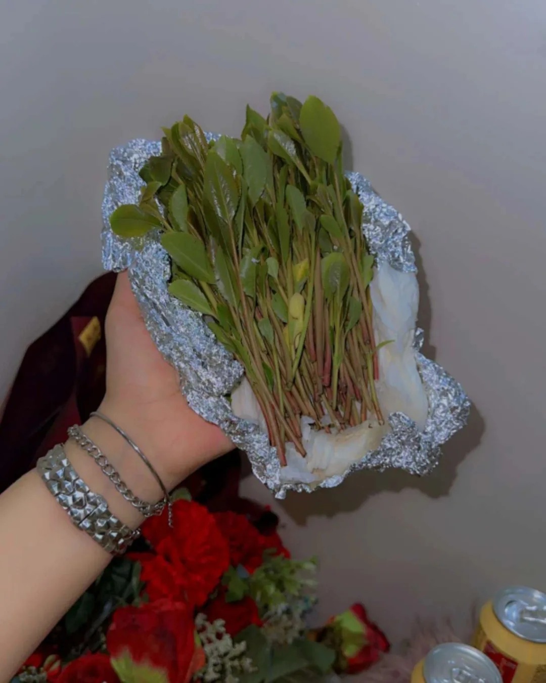  ولعة القات تغزو النساء في اليمن بدلاً من باقة الورد 