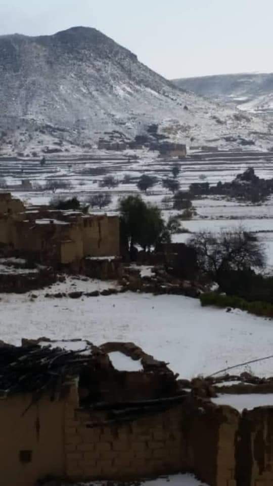 الثلوج تتساقط بغزارة على هذه المحافظة اليمنية .. صورة 