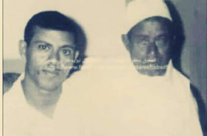فنان اليمن الكبير يظهر بصورة نادرة جداً مع والده طارش عبسي أيام شبابه