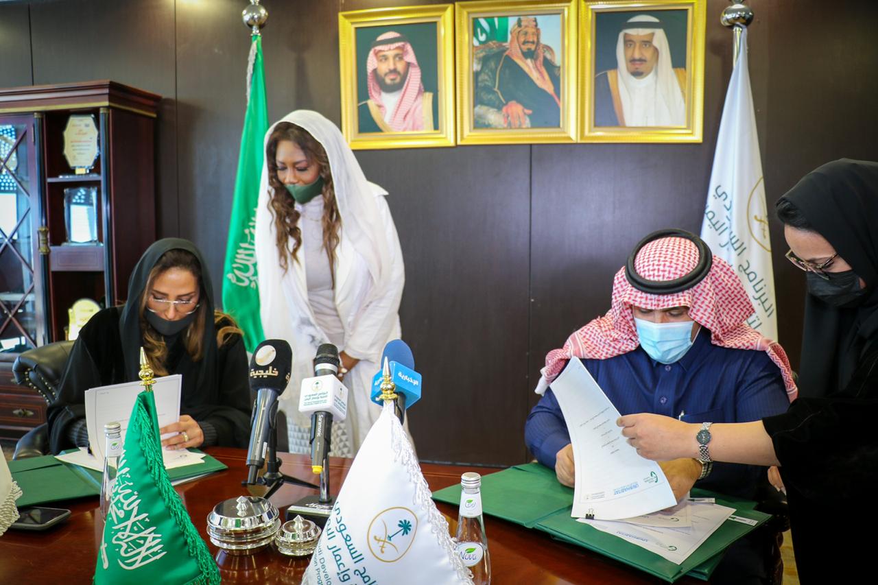 يستفيد منه نحو 5 آلاف شخص بقطاعي الإسكان والتعليم .. "إعمار اليمن" و "الوليد للإنسانية" يوقعان اتفاقيتين تنمويتين