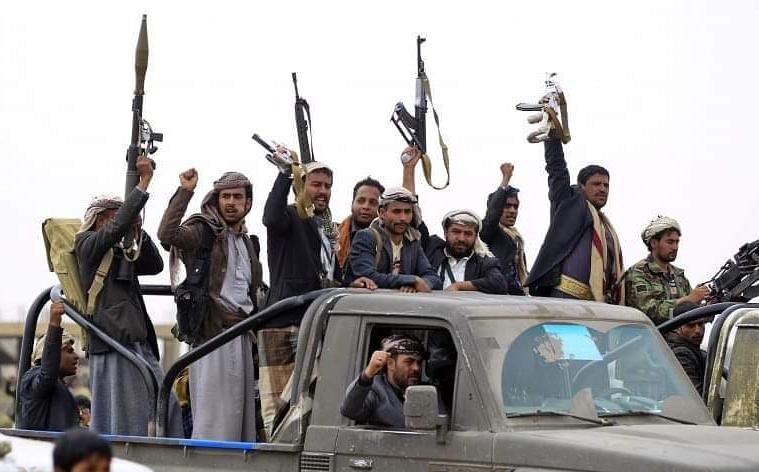 استمرار جرائم المليشيا .. الحوثيون ينهبون منزل مواطن بهذه المدينة اليمنية
