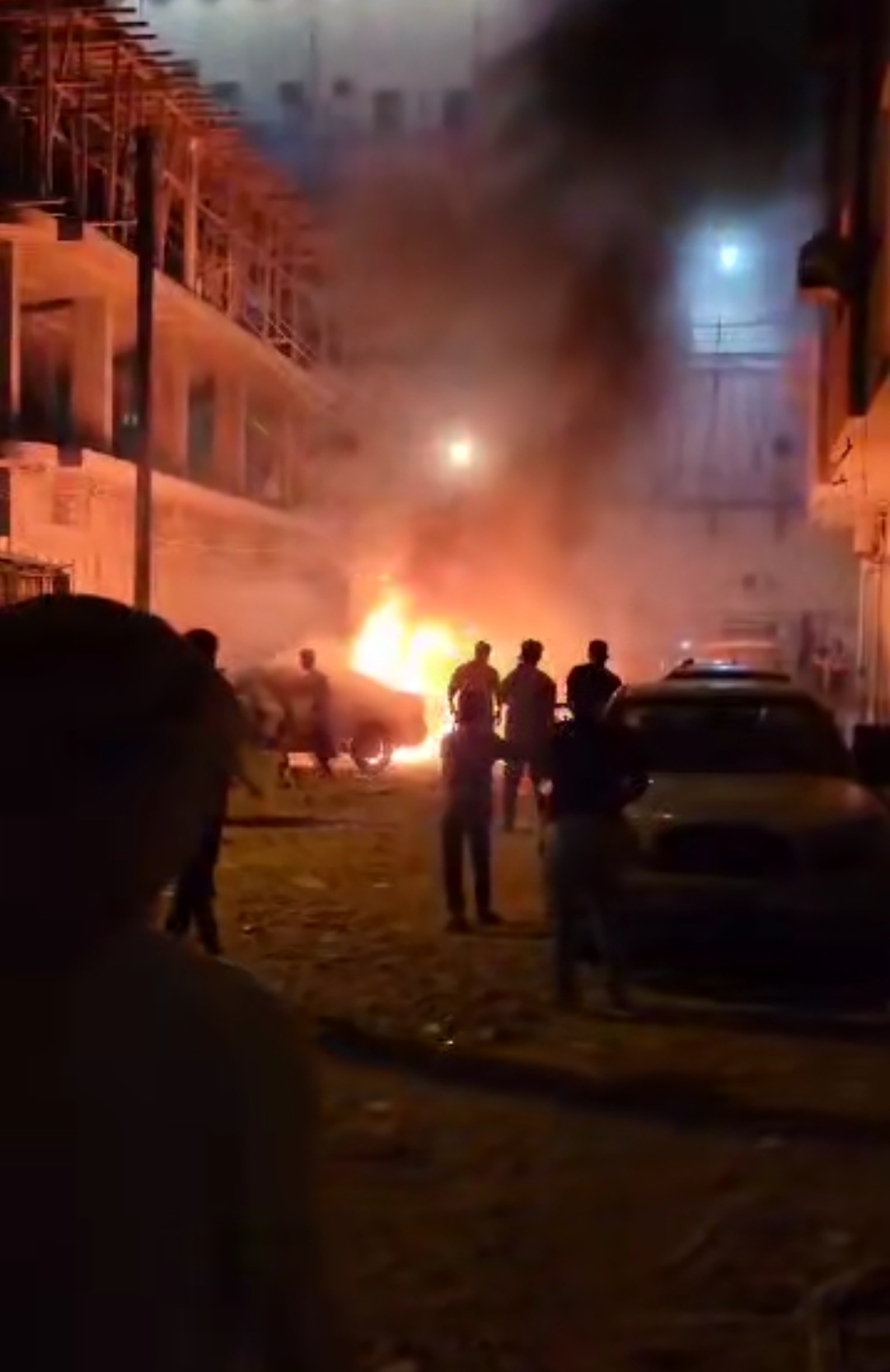 حريق هائل وسط العاصمة المؤقتة عدن