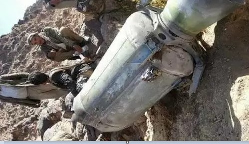 يخطأ هدفه ويسقط.. باليستي حوثي يقع في هذه المحافظة.. صورة 