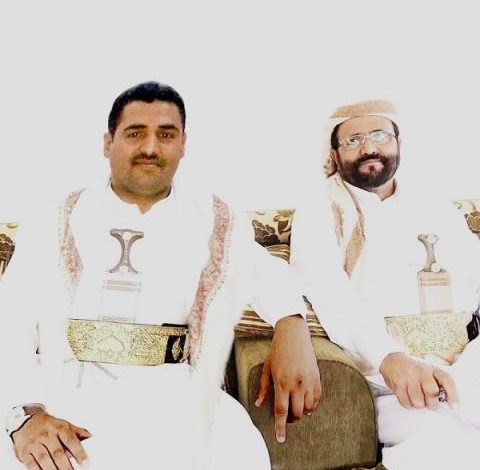 شاهد اللواء سلطان العرادة يستقبل قيادي حوثي بارز انشق عن المليشيات في مأرب.. صورة