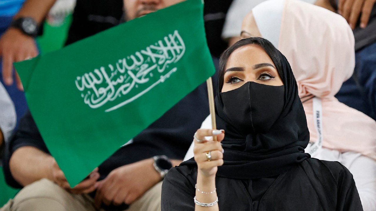 أسباب غير معقولة تجعل المرأة السعودية تعشق أصحاب هذه الجنسية وتفضل الزواج منهم (تفاصيل)