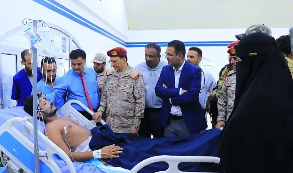 بمناسبة عيد الأضحى.. وفد رئاسي يزور جرحى الجيش في عدن بتوجيهات الرئيس العليمي