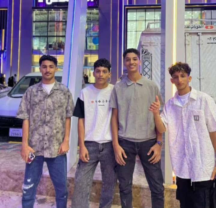 الكشف عن سبب وفاة أربعة شبّان داخل "باص" في عدن 