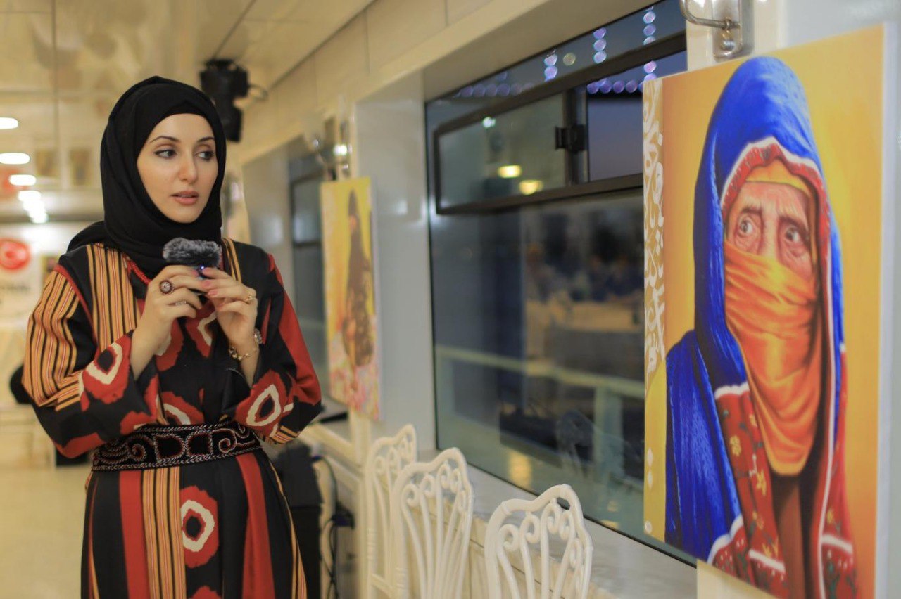 الفنانة التشكيلية سحر اللوذعي.. هوية اليمن العابرة للحدود (تقرير)
