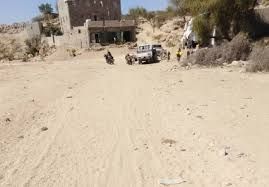 مسلحون يتبعون قيادي حوثي يهاجمون منازل مواطنين مكتظة بالنساء والأطفال في عمران