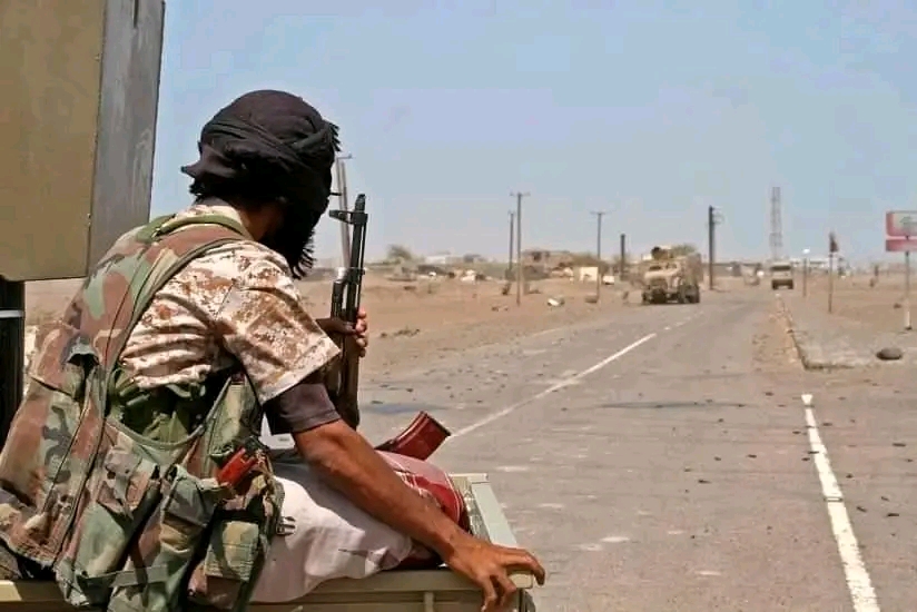 عاجل: عناصر القاعدة تحاصر القوات المشتركة وسط انسحاب من هذه المدينة