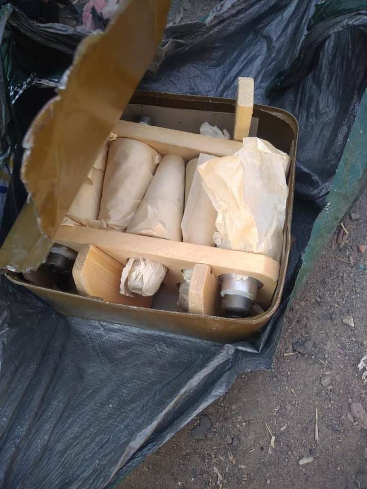 بالصور .. شاهد ما وجدوا داخل هذا الصندوق في القمامة 
