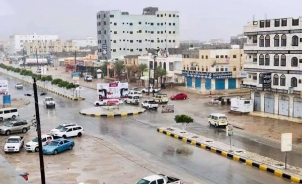 الاجهزة الامنية تضبط شخصين بحوزتهما مواد مخدرة في المهرة