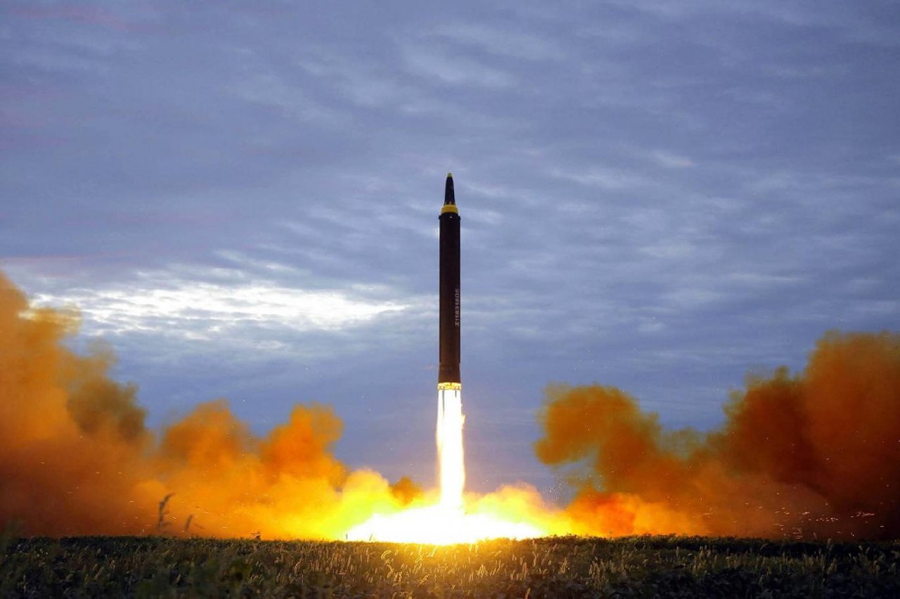 كوريا الشمالية تطلق صاروخاً باليستياً باتجاه البحر الشرقي