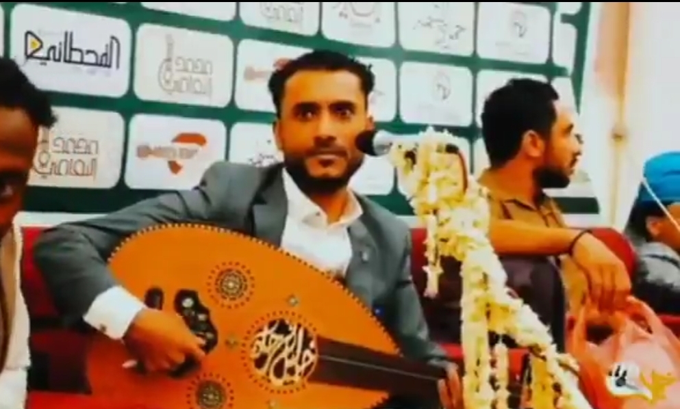 اعتقلته مليشيا الحوثي بسبب أدائه اغاني وطنية... : الإفراج عن الفنان الشعبي خليل فرحان في صنعاء