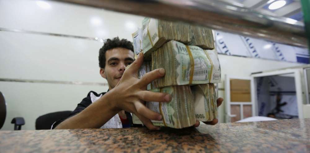هبوط مفاجئ وغير مسبوق لأسعار صرف الريال اليمني أمام العملات الأجنبية