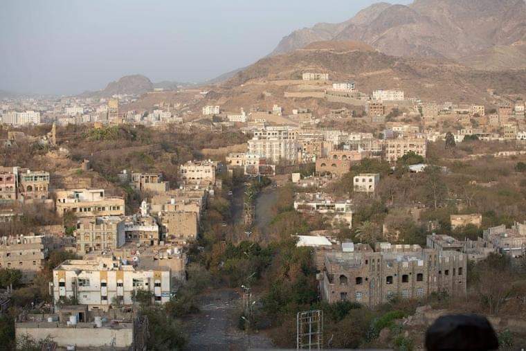 استهجنت استمرار الصمت الدولي.. الحكومة: حصار مليشيا الحوثي على تعز قيد حركة المدنيين بشكل كامل وأعاق وصول السلع