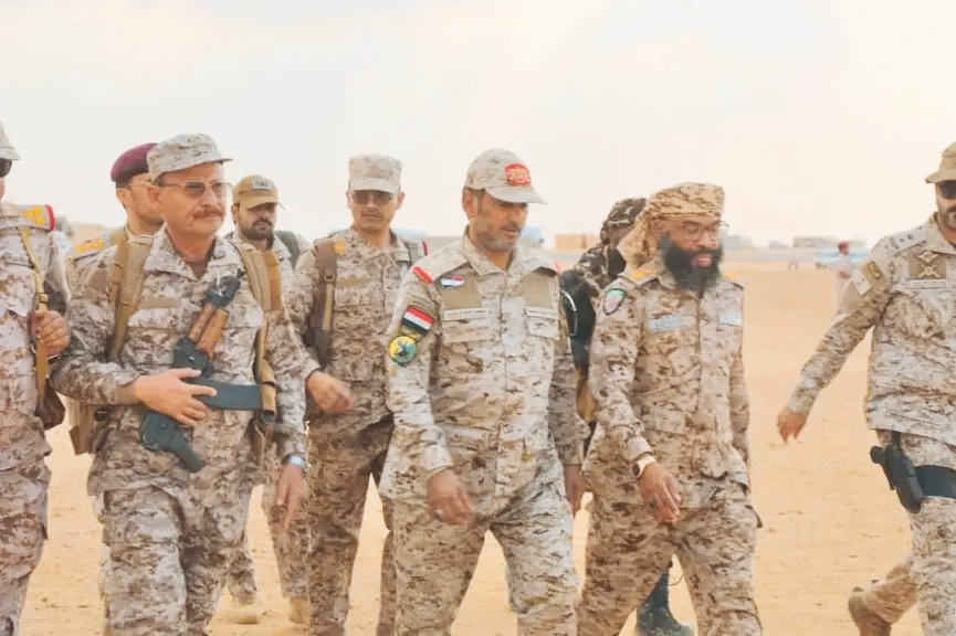 قائد العمليات المشتركة يتفقد مستوى الجاهزية القتالية لقوات درع الوطن ويعلن الاستعداد لمهام استراتيجية