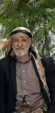 شيخ قبلي يمني توفى قهراً على إبنه الذي لقي مصرعه في صفوف الحوثيين ..  صورة 