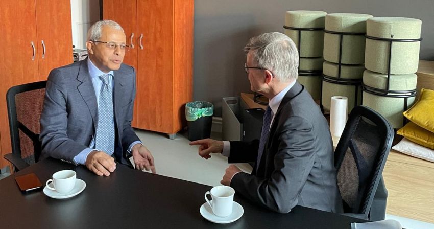 مسؤول يمني رفيع يستعرض مع وسائل اعلام المانية تطورات الأوضاع في اليمن