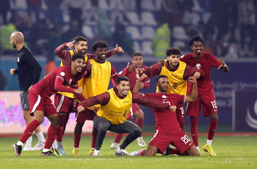 في خليجي 25 .. قطر والبحرين لنصف النهائي