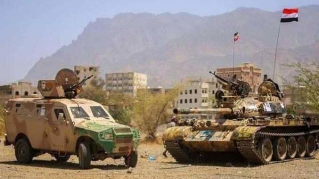 صواريخ موجهة تصطاد آليات وعربات ومواقع الميليشيا الحوثية بمن فيها عبس.. شاهد الفيديو   