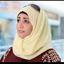 الإعلامية " مايا العبسي"  ترد على داعية يمني مثير للجدل بعد أن اطلق عليها هذا الوصف ؟!