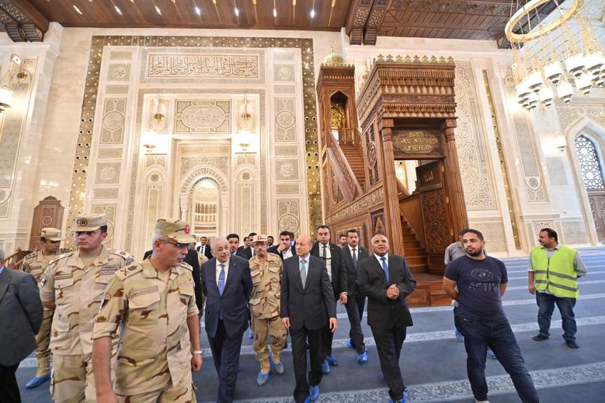 الرئيس رشاد العليمي واعضاء مجلس القيادة يزورون العاصمة الإدارية المصرية