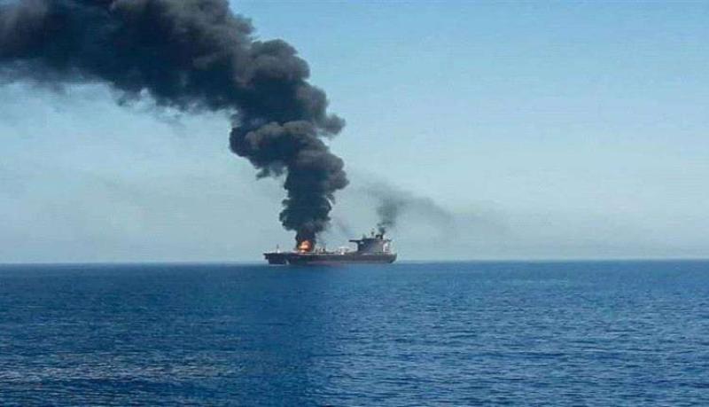 سفينة بريطانية تطلق نداء استغاثة بعد تعرضها لصاروخ حوثي
