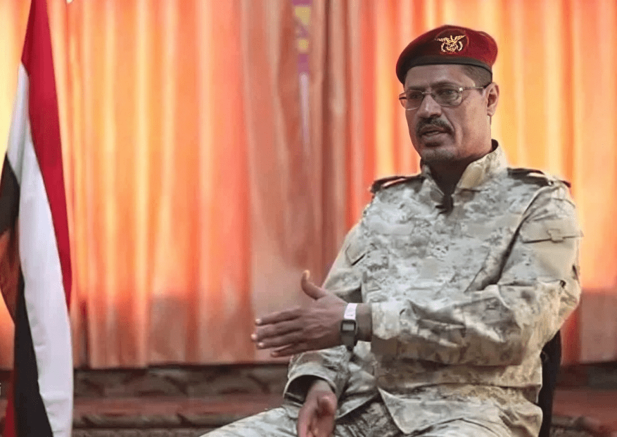 المتحدث العسكري لمحور تعز يؤكد ان العقوبات الدولية بشأن حظر استيراد السلاح تستهدف الحوثيين ولا تشمل الحكومة الشرعية