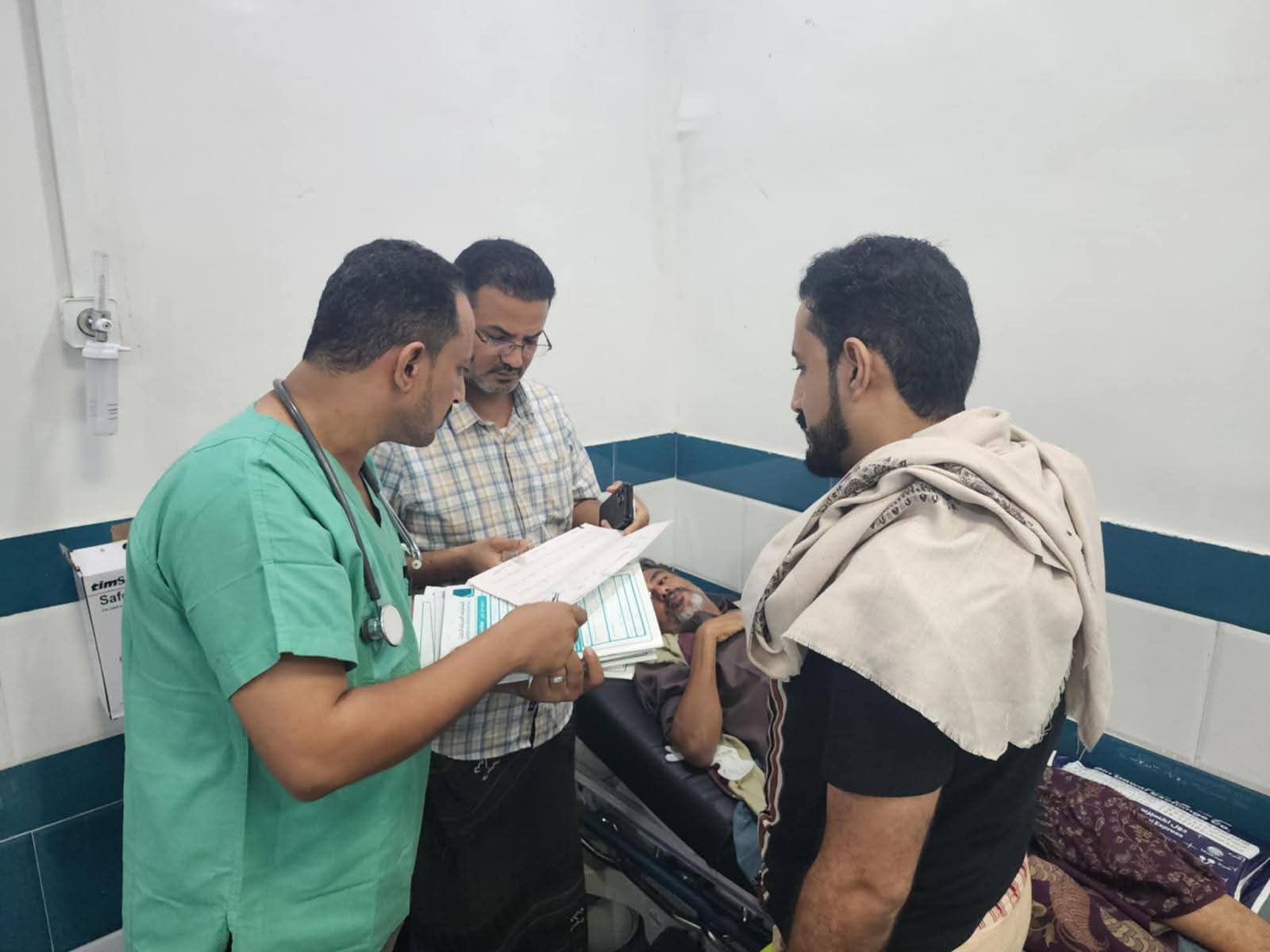 الرئيس العليمي يوجه بعلاج الفنان اليمني "نايف عوض" على نفقة الدولة