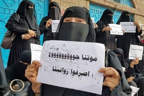 لاستمرار مطالباتهم بالراتب.. مليشيا الحوثي تسقط أسماء مئات المعلمين من كشوفات الحافز!