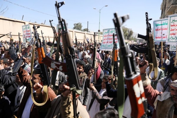 في خطوة هزلية.. مليشيا الحوثي تقرر إحالة مئات الضباط إلى النيابة العسكرية!