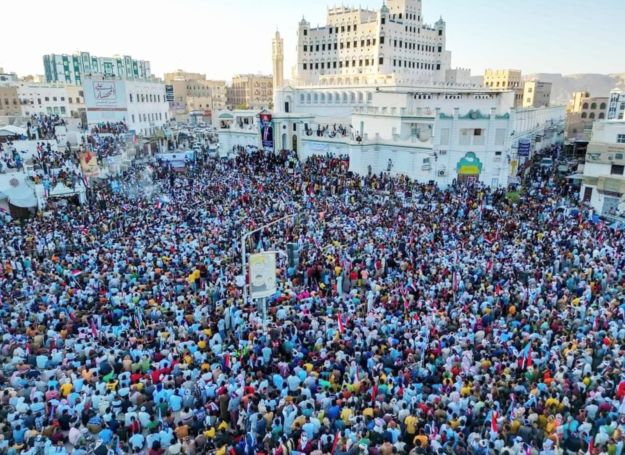 بالصور .. حشود بالملايين للمجلس الانتقالي في سيئون (تابع التفاصيل)