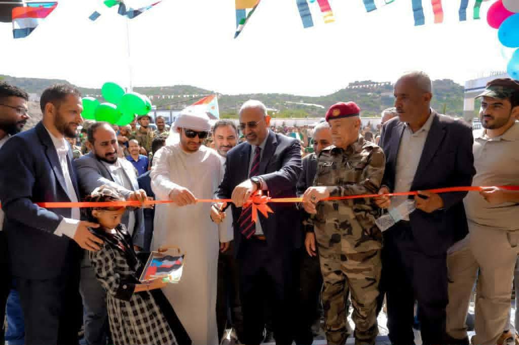 الضالع : عيدروس الزبيدي يفتتح مجمعي الشيخ محمد بن زايد التربويين في  الأزارق و جحاف 