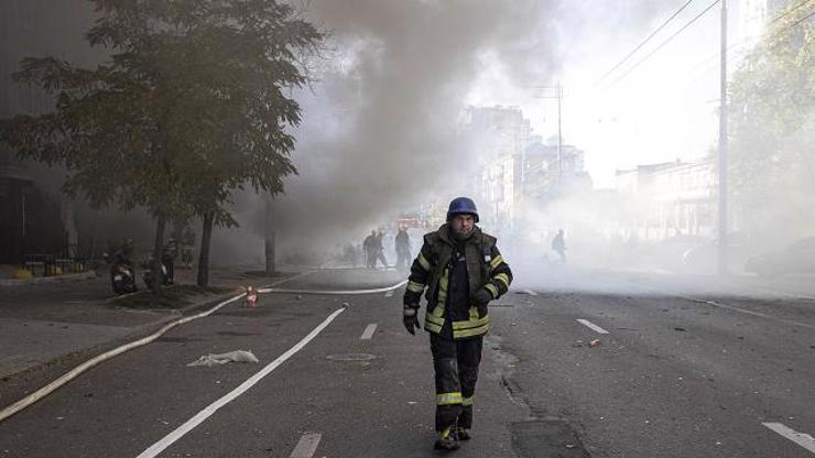 خسائر فادحة بالعتاد والأرواح .. بعد انفجارات عنيفة هزت العاصمة الأوكرانية كييف