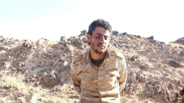 "بهذة الحالة تم أسرة" افراد الجيش الوطني تاسر قائد مجاميع حوثية! 
