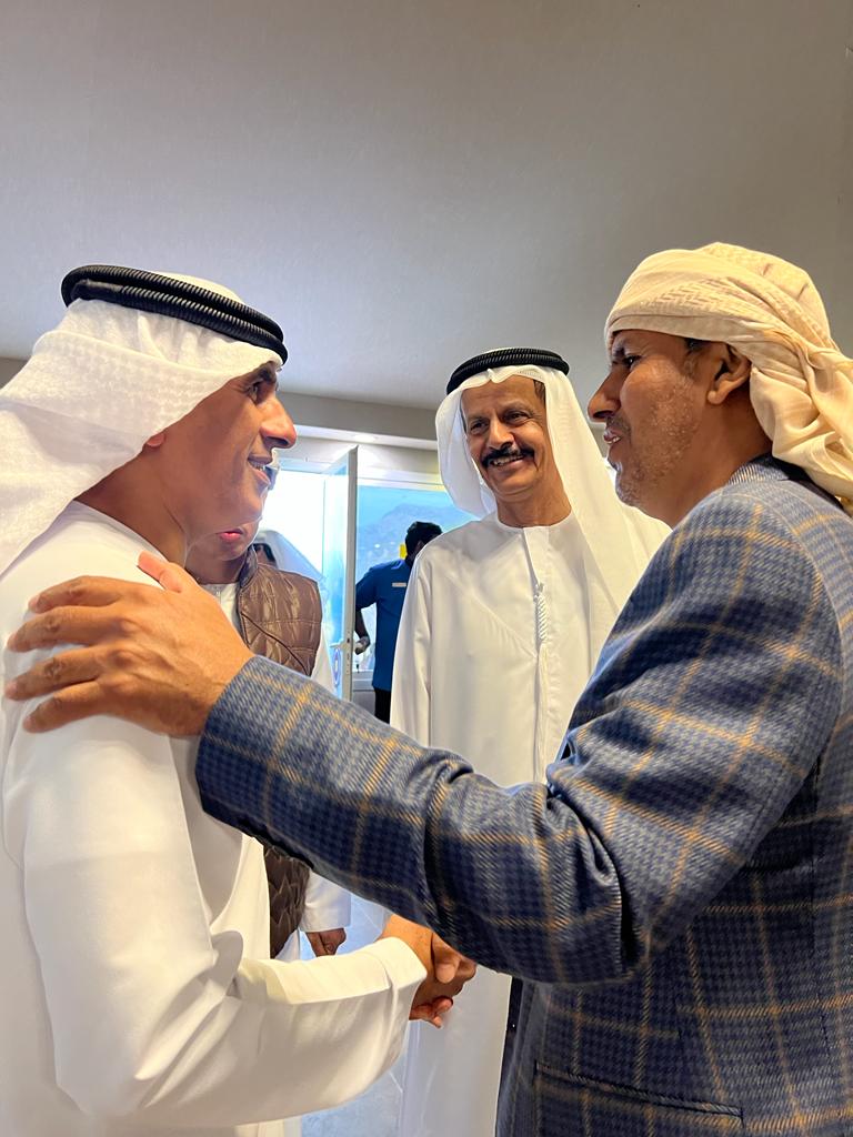 القاسمي يكرم الباكري بشهادة وجائزة العمل التطوعي والإنساني 