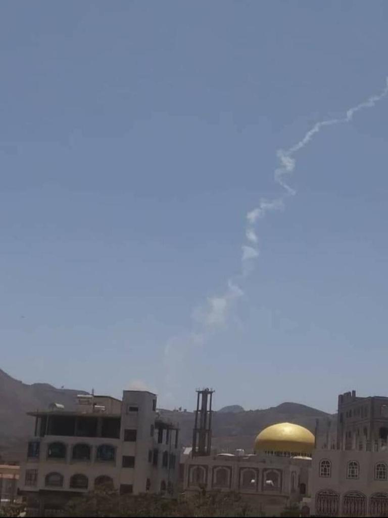 هذا هو المكان الذي انطلق منه الصاروخ الحوثي قبيل إستهداف منطقة الكدحة في تعز.. صور