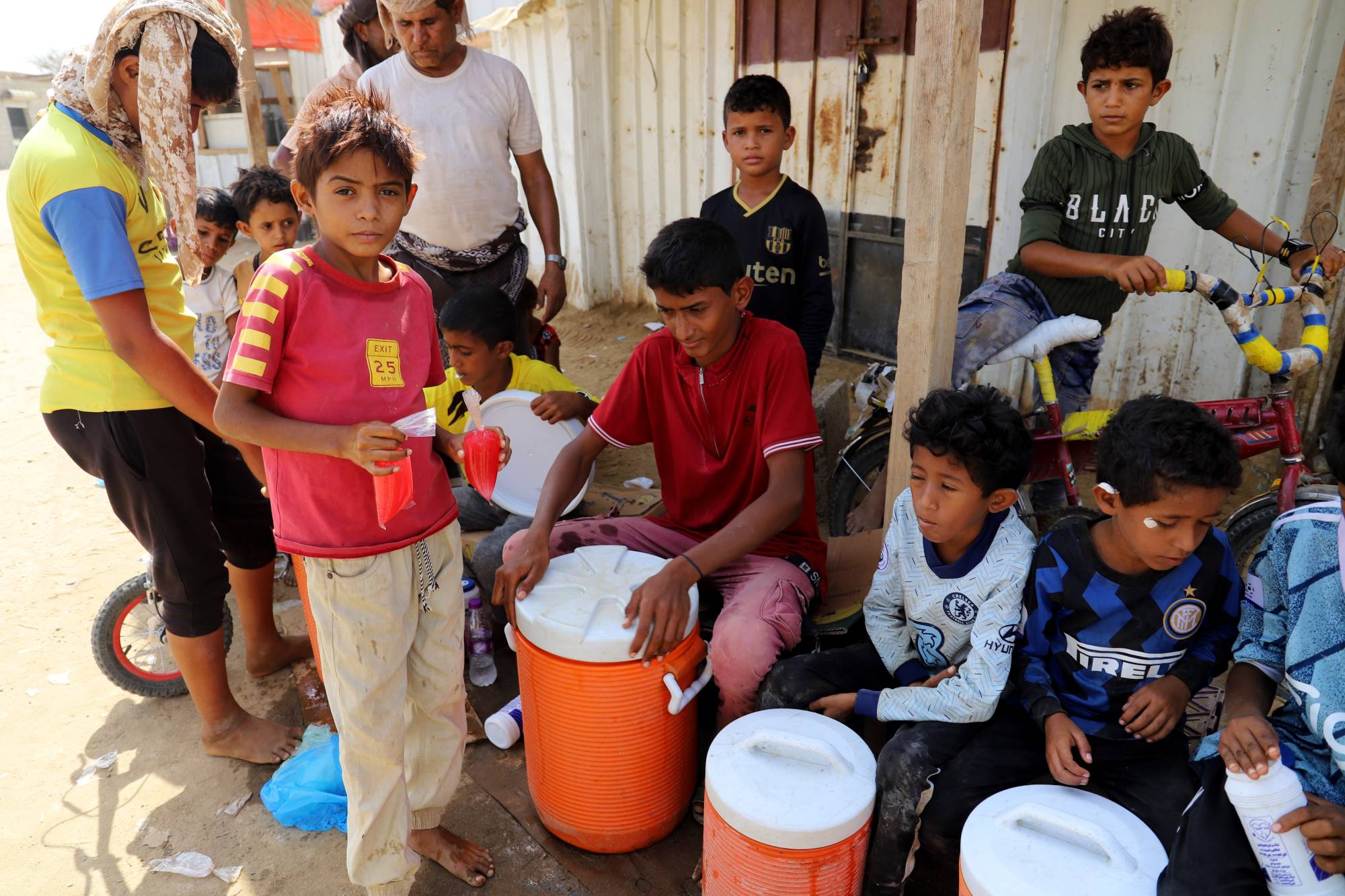 مليشيات الحوثي تسجن عدد من الأطفال بسبب انسحابهم من المعسكرات الصيفية الطائفية