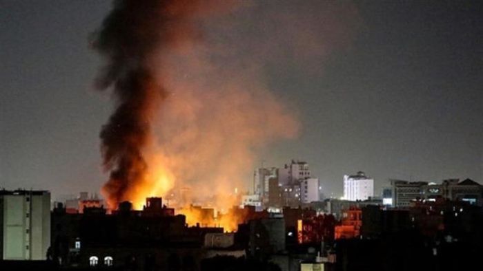 إسرائيل تشن غارات جوية مستهدفة رئيس أركان مليشيا الحوثي محمد الغماري في "صنعاء"