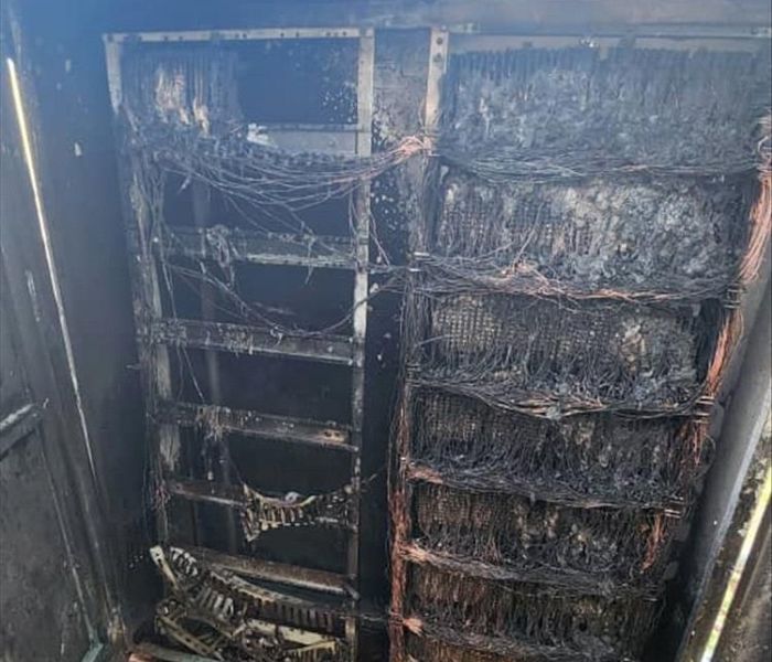 أبين.. تعرض مئات خطوط الهاتف الأرضي والإنترنت للتلف نتيجة حريق كبينة اتصالات