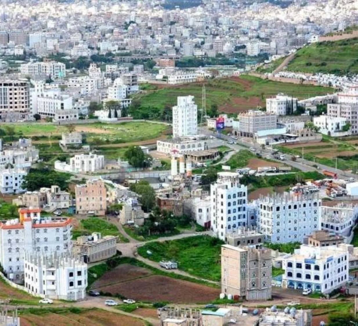 مواطنون في محافظة إب يقومون بطرد قيادي حوثي من حي سكني لهذا السبب
